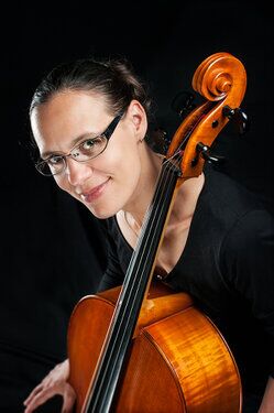 belle violoncelliste low key