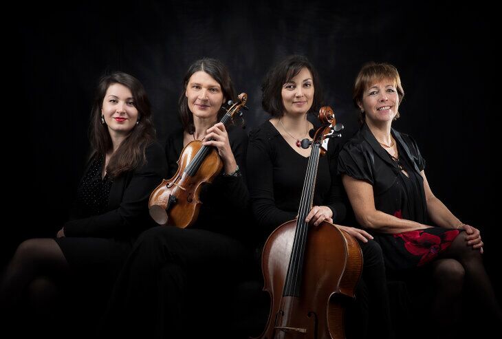quatuor de musiciennes classiques avec soprano