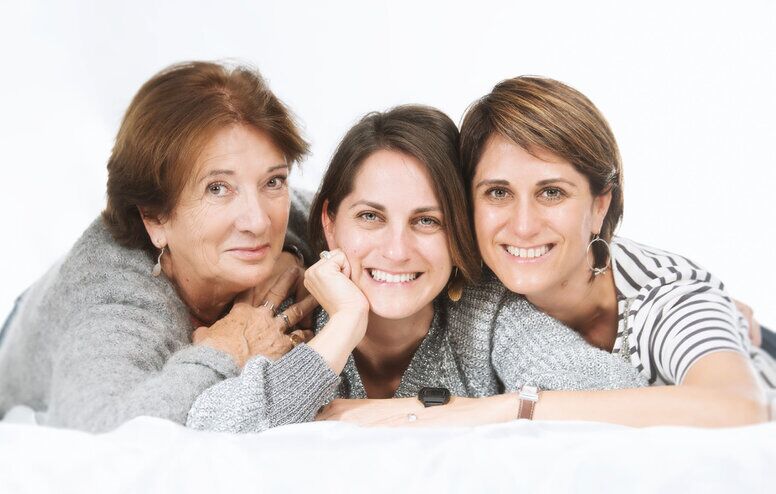 photo de famille filles et mère