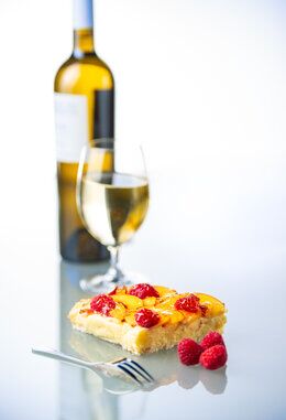 photo dessert et vin blanc
